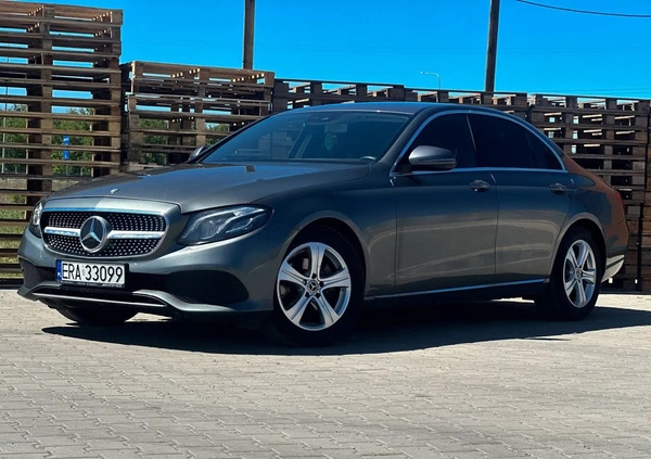 Mercedes-Benz Klasa E cena 119900 przebieg: 121000, rok produkcji 2017 z Koronowo małe 121